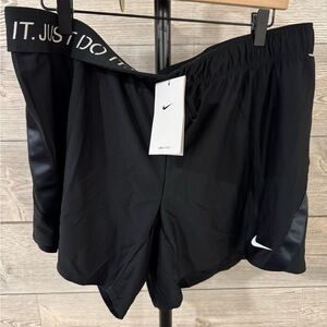 NWT 🎉 Nike Woman’s Just Do It Dry Attack Shorts